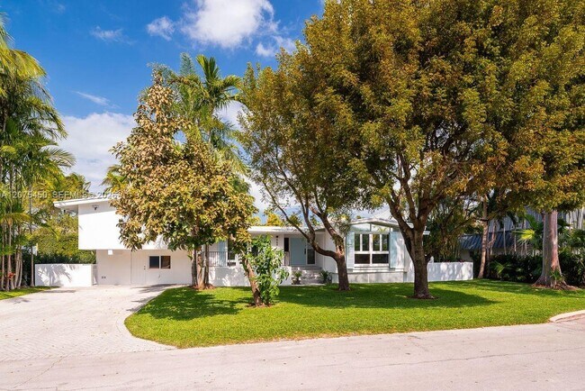 Foto del edificio - 669 S Mashta Dr