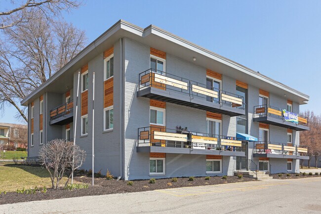 Building Photo - 6601 W 94th Ter