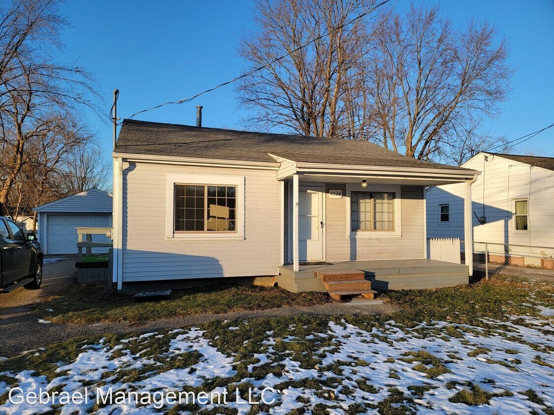 Primary Photo - 2 br, 1 bath House - 4028 Larchmont st