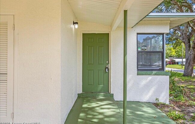 Foto del edificio - 1680 Thornton Ave