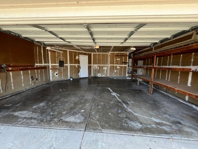 Foto del edificio - Two Story, 4BR/2.5BA, Very Large Backyard ...