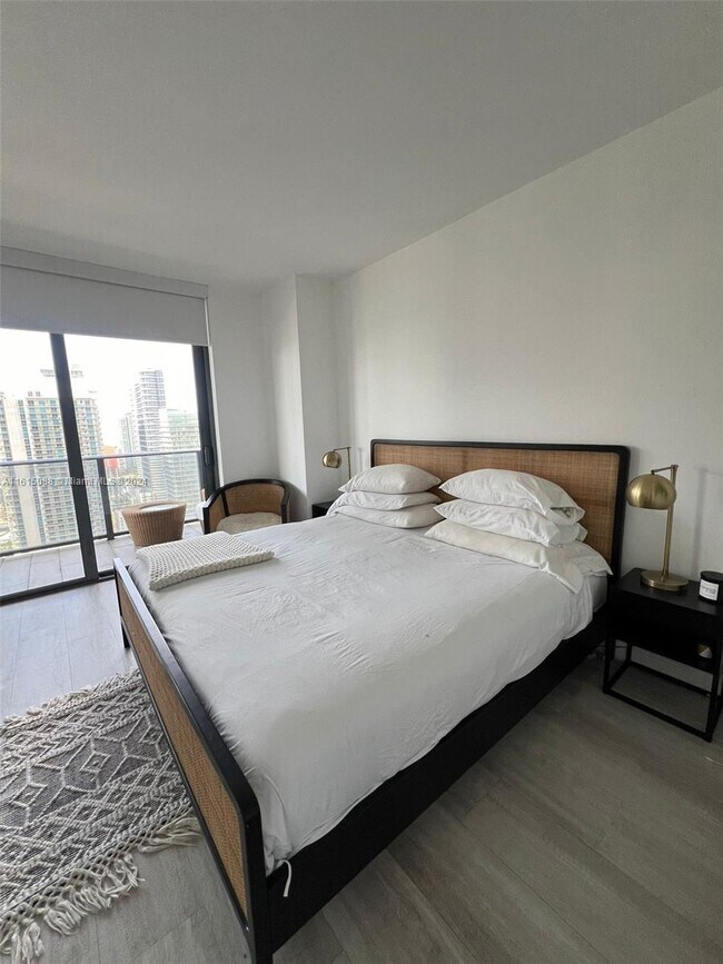 Foto del edificio - 45 SW 9th St
