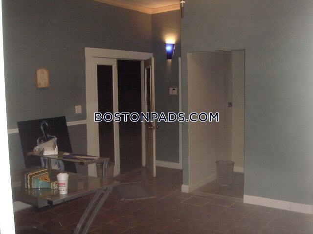 Foto del edificio - 1461 Hyde Park Ave