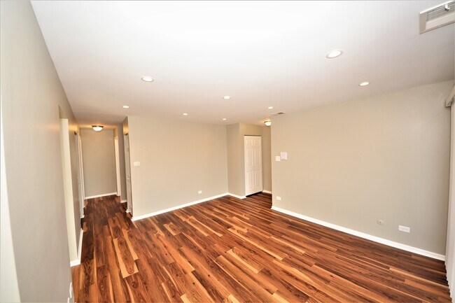 Building Photo - 9025 Lincoln Ct