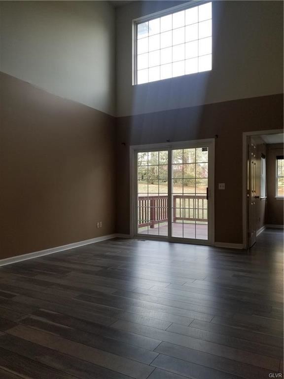 Building Photo - 916 Barnview