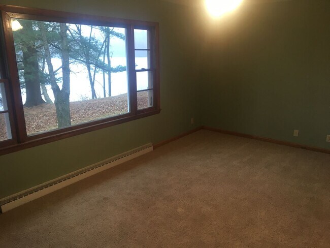 Foto del edificio - Beautiful 3 Bedroom Water Front Home with Dock