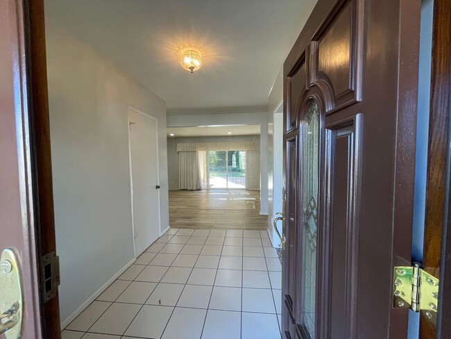 Foto del edificio - Welcome to Your New Home in West Hills- 4b...