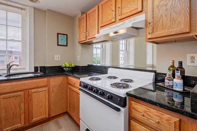 Kitchen - Astor Court Apartments