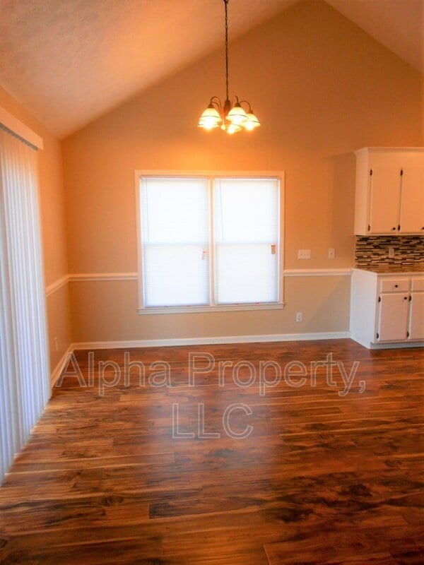 Building Photo - 305 Fairdale Dr