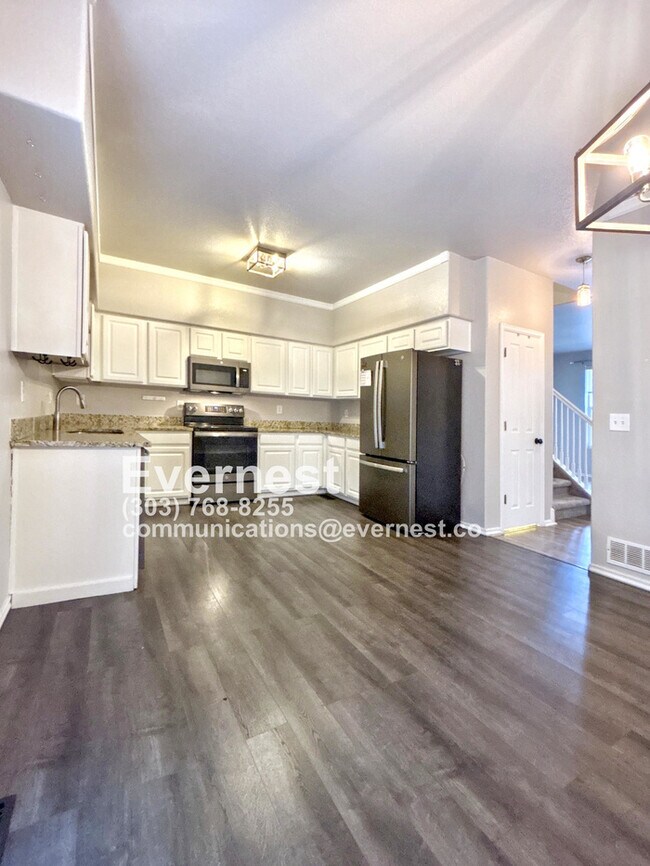 Building Photo - Modern 2-Bedroom Townhome with Full Applia...