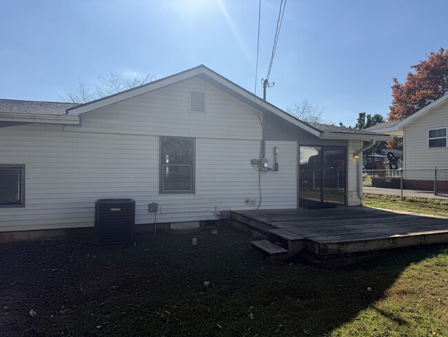 Building Photo - 114 Norris Ave