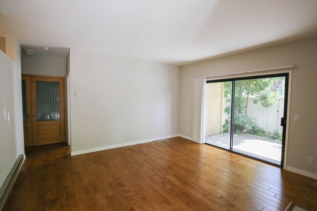 Foto del edificio - Richmond Marina Bay Condo In Gated Community