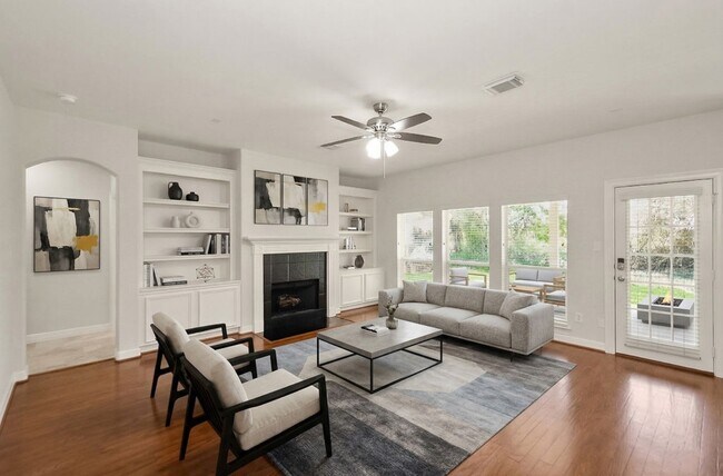 Building Photo - 4119 Pembrooke Way Dr