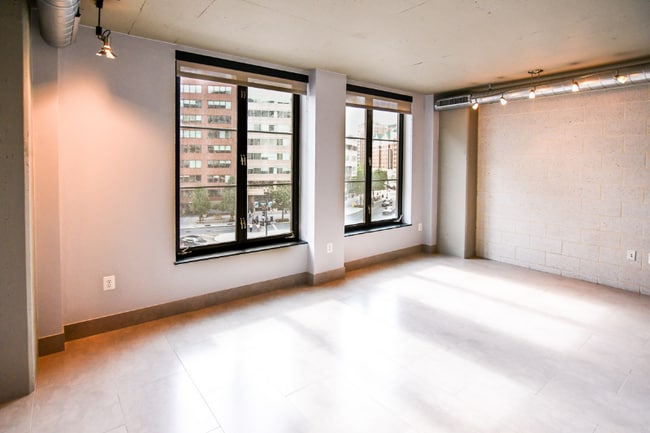 Building Photo - 1133 14th St NW