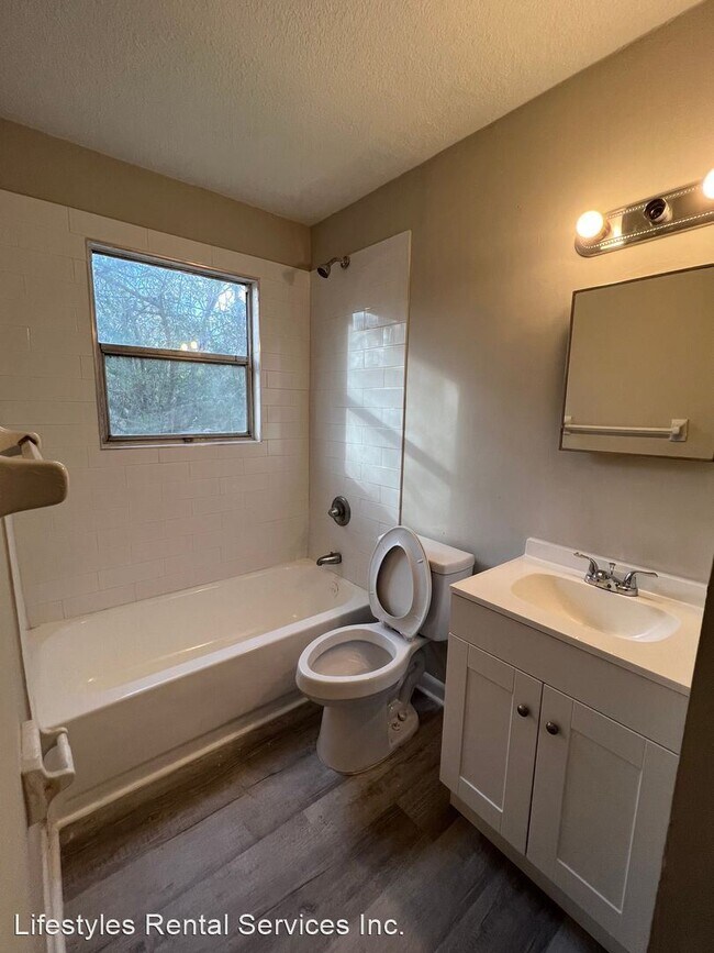 Foto del edificio - 3 br, 2 bath House - 2381 W 1st St.