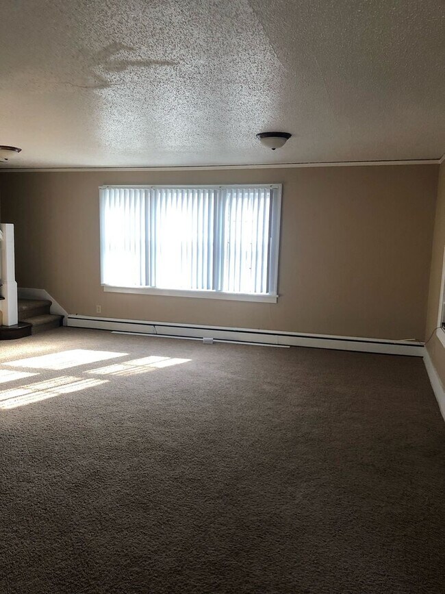 Building Photo - 412 E D Ave