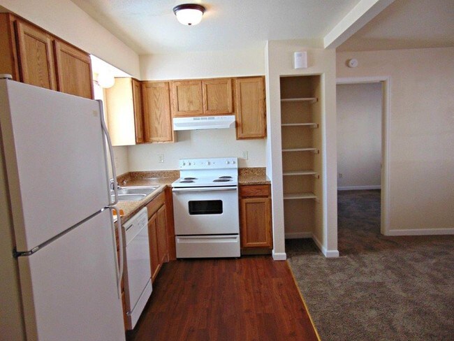 Interior Photo - 2609 E Dale Street