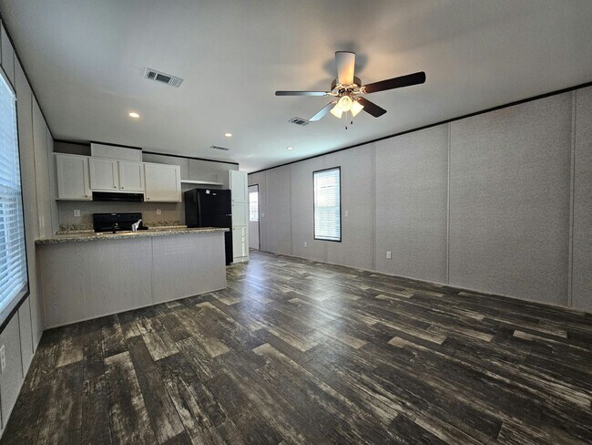 Building Photo - 1050 Myakka Dr