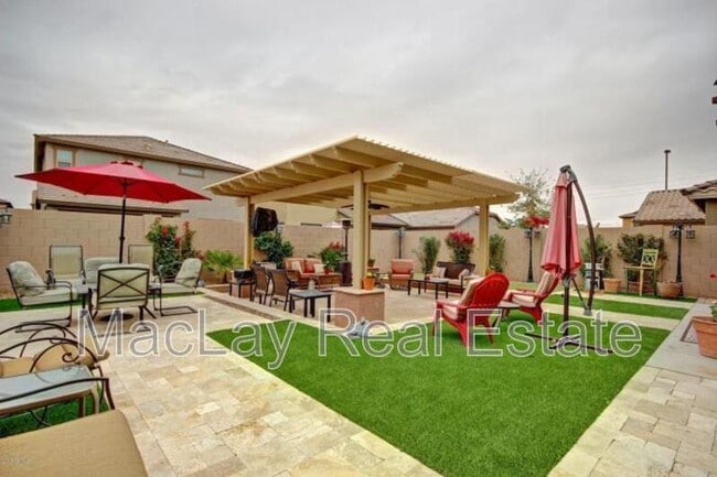 Foto del edificio - 3946 E Blue Spruce Ln