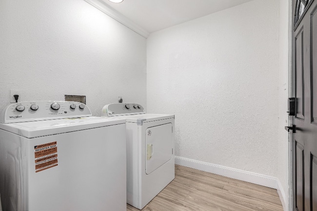 Building Photo - 733 Tarpon Ave