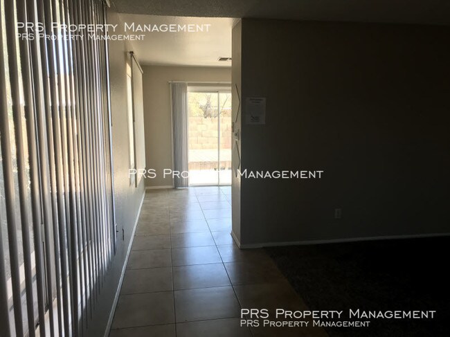 Building Photo - 1338 E El Parque Dr