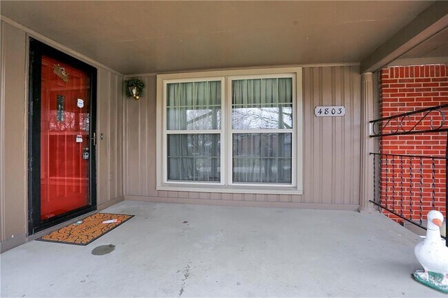 Building Photo - 4803 W Southern Ave