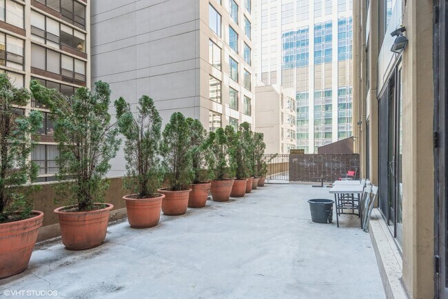 Foto del edificio - 233 E Erie St