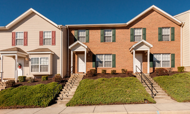 Building Photo - Pheasant Run Townhomes/Student Housing