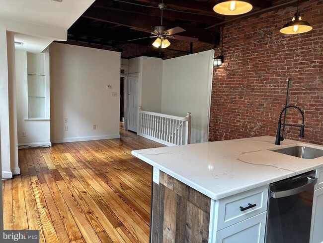 Building Photo - 115 W 13th St