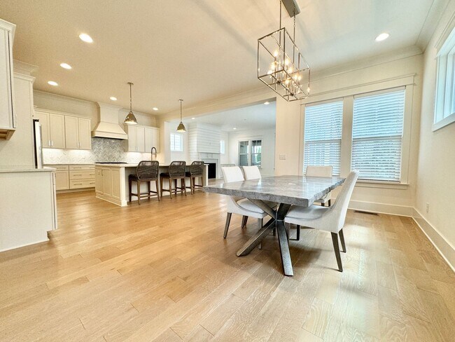Building Photo - 3 Bed, 3.5 Bath Home w/ 2 Car Garage - Wal...
