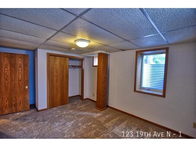 Building Photo - 123 19th Ave N