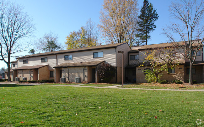 Building Photo - Deerpath