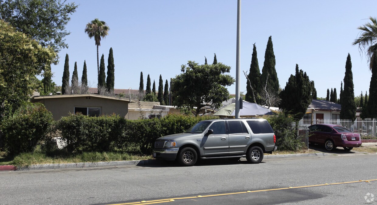 Foto del edificio - 1941 E Center St