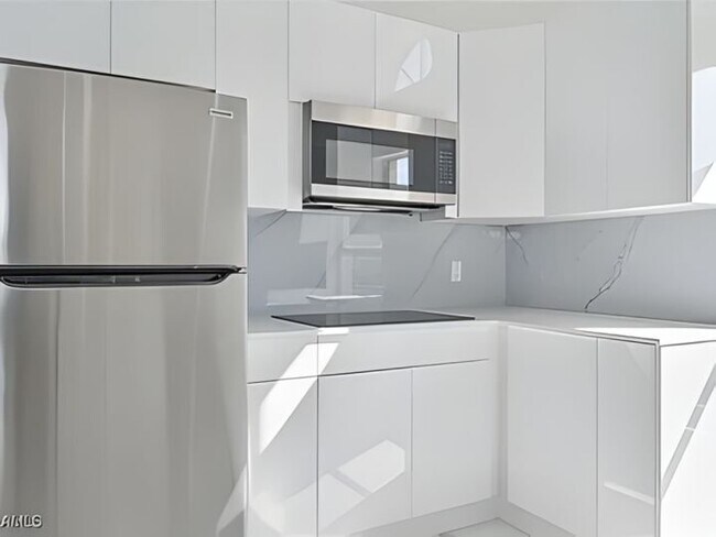 Building Photo - 3832 Sabal Springs Blvd