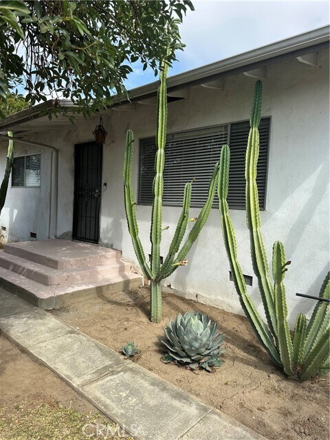 Foto del edificio - 803 E Newmark Ave