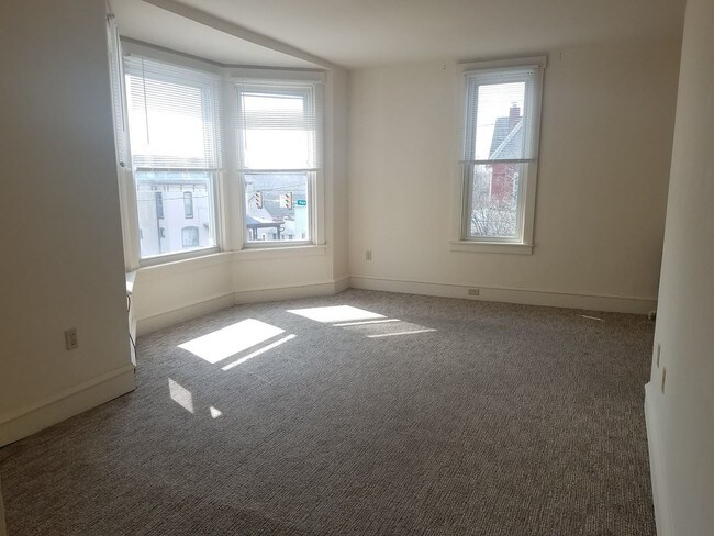 Foto del edificio - 2 br, 1 bath Apartment - 409 Main St.