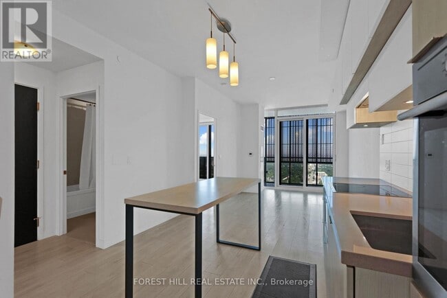 Building Photo - 8 Eglinton Ave E