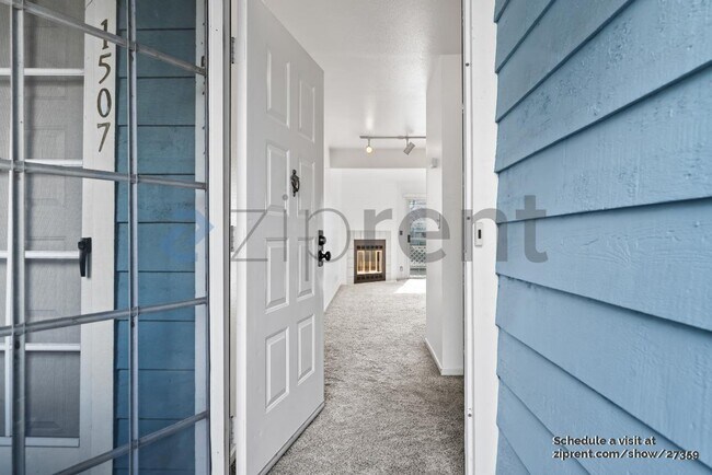 Foto del edificio - 1511 Four Oaks Cir