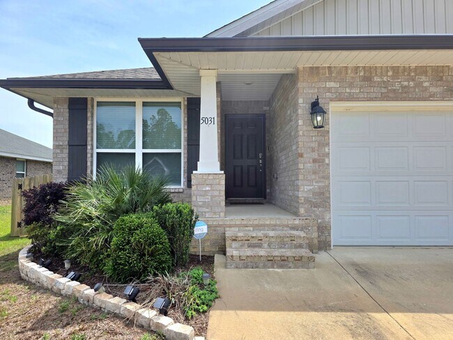 Foto del edificio - Bright, Open Layout | Screened Porch + Paver Patio | Move-In Ready