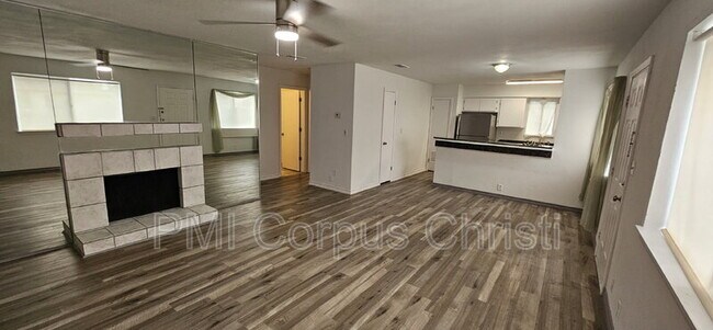 Foto del edificio - 6162 Hidden Oaks St
