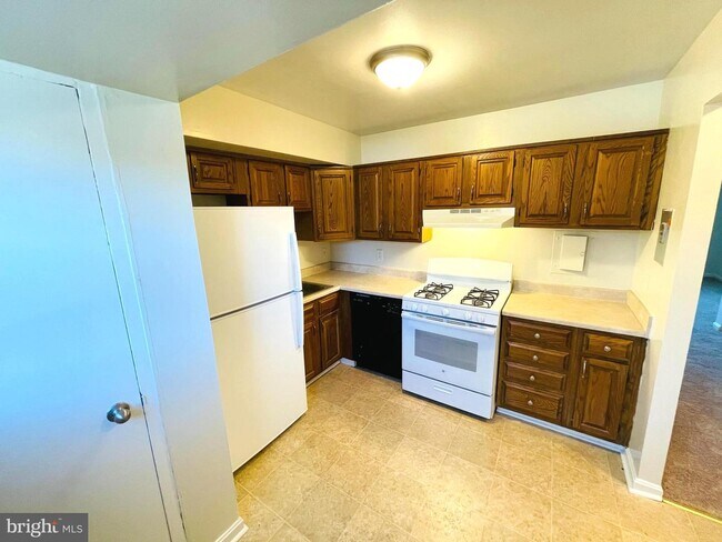 Foto del edificio - 5914 Mayflower Ct