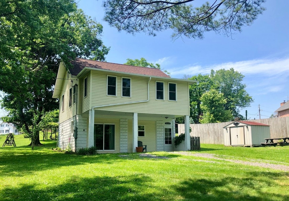 776 Fairmont Rd, Westover, WV 26501 House Rental in Westover, WV