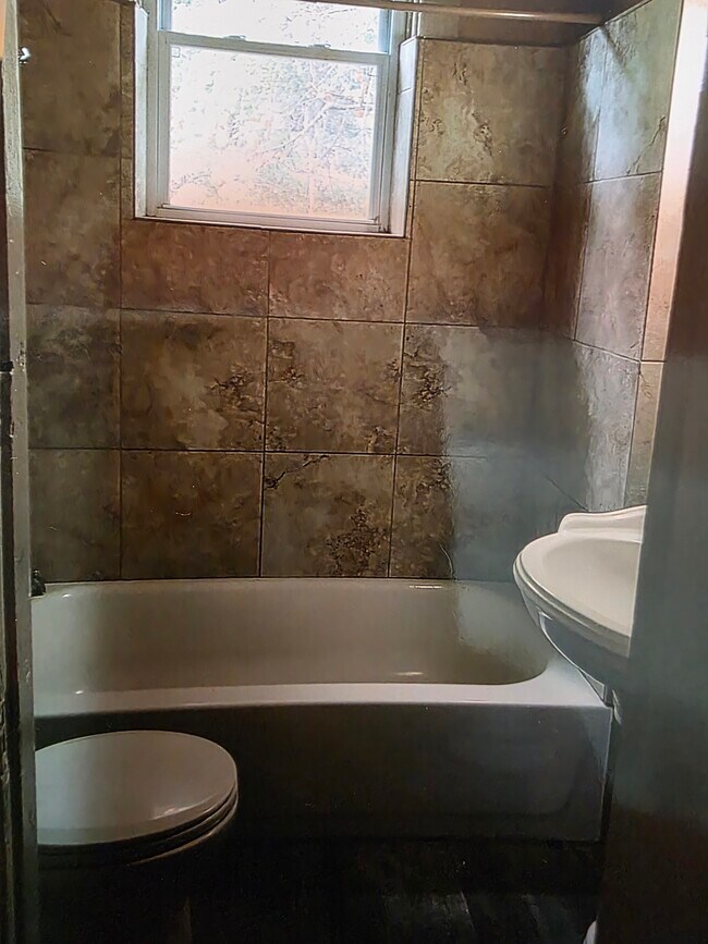 Foto del edificio - 735 E Mitchell Ave