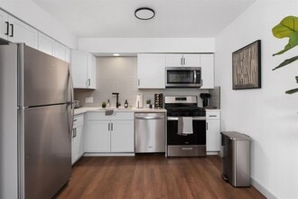 Building Photo - 1201 Southport Dr