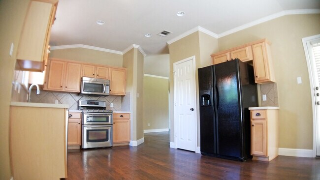 Foto del edificio - 3 Bedroom Round Rock home with a large office space!  Excellent Schools!