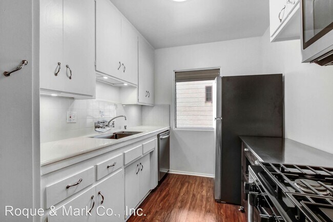 Building Photo - 2 br, 1 bath Apartment - 1047 2nd St. 1047...