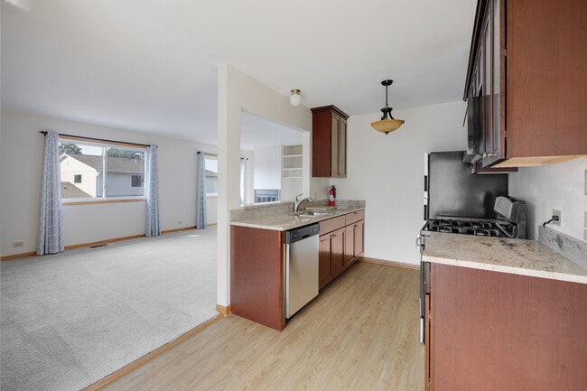 Building Photo - 717 Whitesail Dr