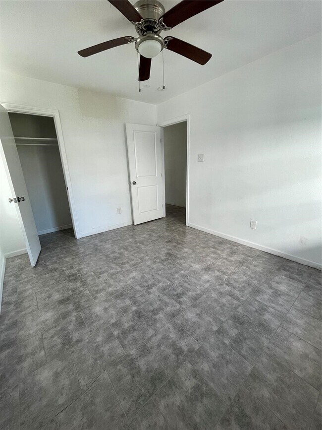Foto del edificio - 8321 Homewood Ln