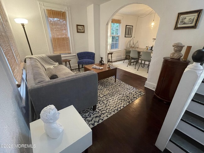 Building Photo - 610 1st Ave