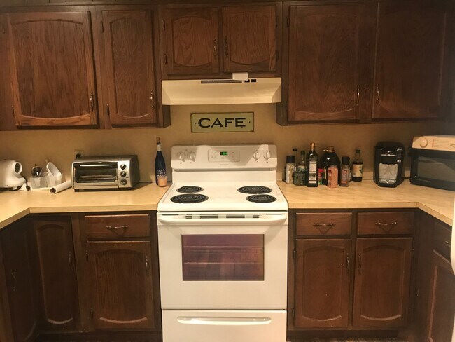 Center Kitchen - 27 Trolley Sq